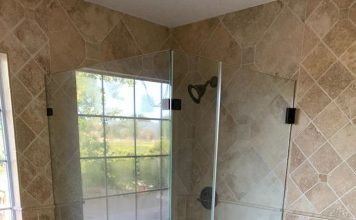 Cửa hàng chuyên nhận cắt và làm các sản phẩm bằng kính tại Houston TX 77071