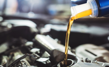 Cửa hàng sửa xe chuyên kiểm tra định kỳ và thay nhớt cho xe tại Houston TX 77072