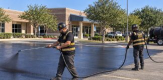 Phủ Sealcoat Bãi Đậu Xe Tại Houston | 188 CONSTRUCTION Phủ Sealcoat Bãi Đậu Xe Tại Houston